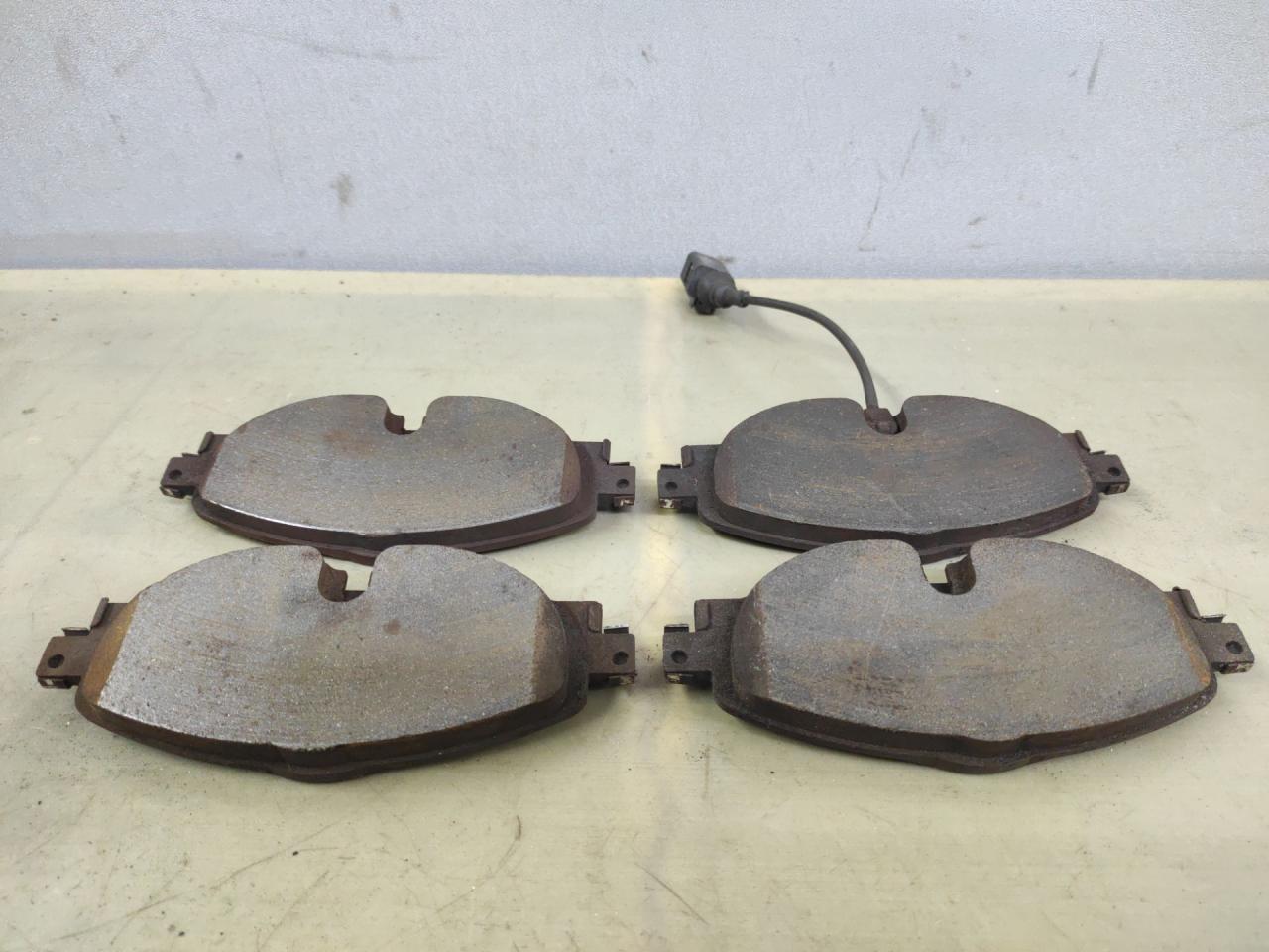 тормозные колодки Volkswagen Golf 7 поколение 2016, 1.4 л., CZCA, бензин, АКПП, белый, универсал, передний привод, правый руль - фото №1