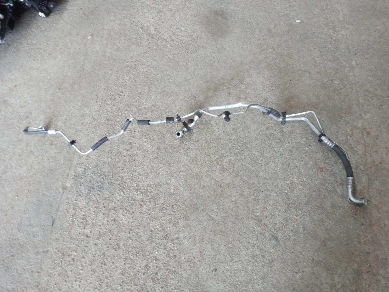 трубка кондиционера Chevrolet Cruze 2 поколение 2017, 1.4 л., бензин, АКПП, черный, седан, передний привод - фото №1