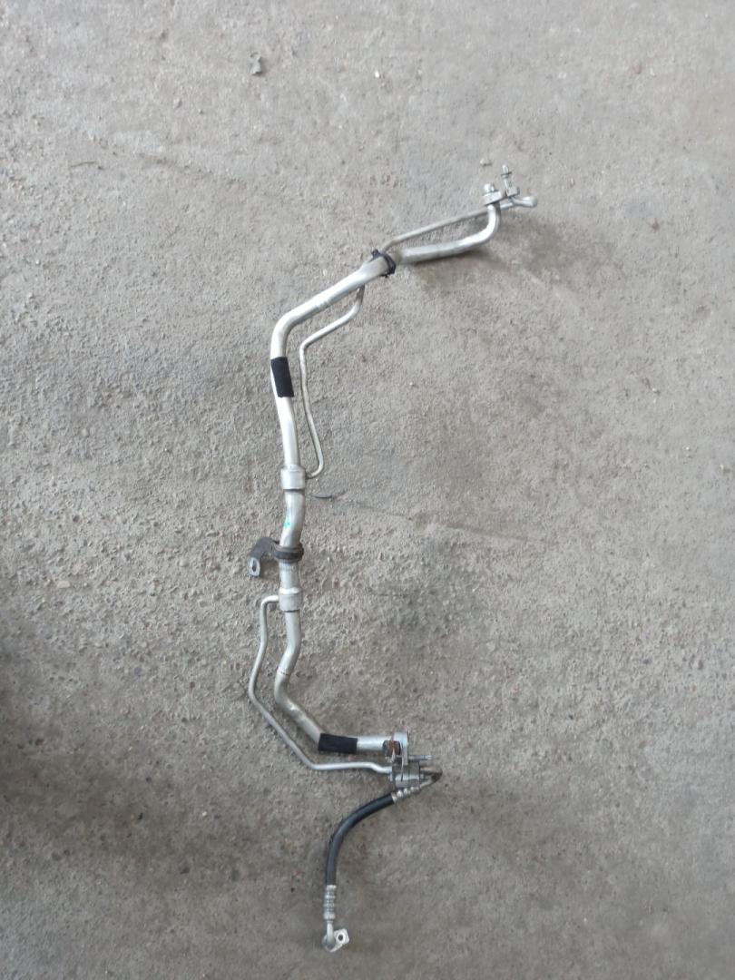 трубка кондиционера Ford Fusion (USA) 2 поколение 2013, 1.6 л., бензин, АКПП, белый перламутр, седан, передний привод - фото №1