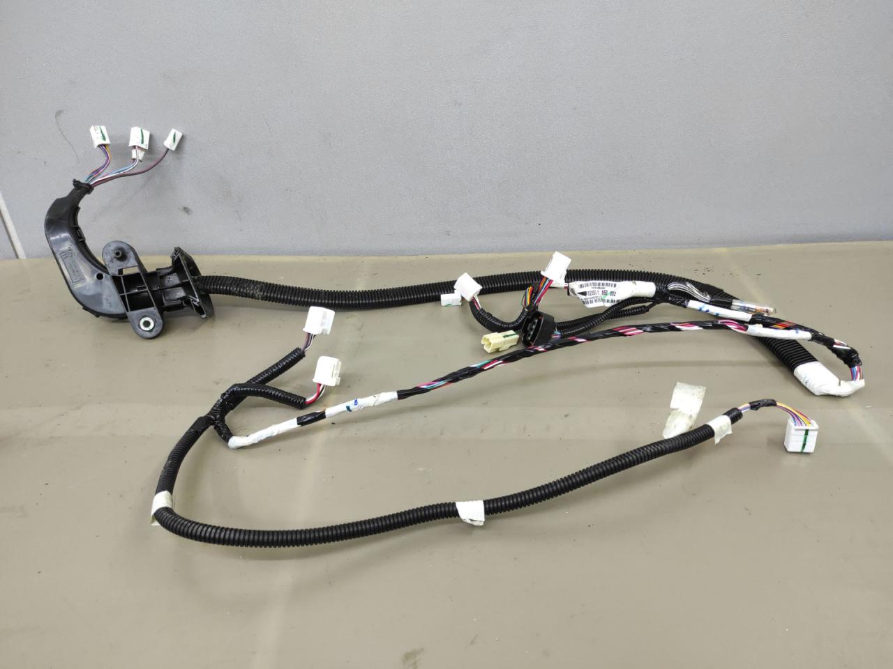 дверная проводка Toyota Sienna 3 поколение 2014, 3.5 л., 2GR-FE, бензин, АКПП, черный, передний привод, 8205308160002 - фото №1