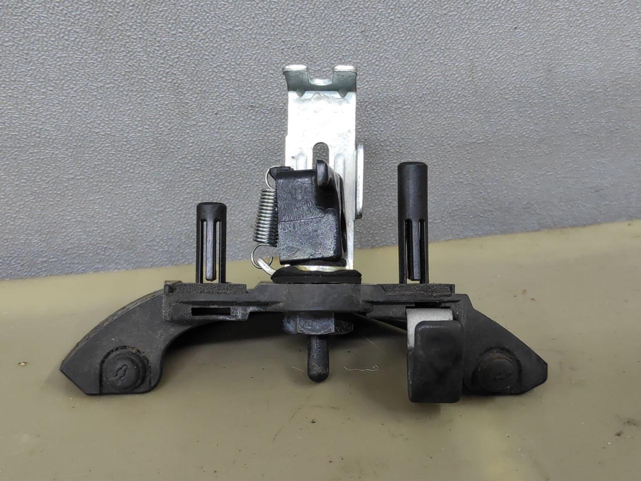 замок лючка топливного бака Mazda CX-9 2 поколение TC 2017, 2.5 л., PY-VPS, бензин, АКПП, серый, передний привод - фото №1