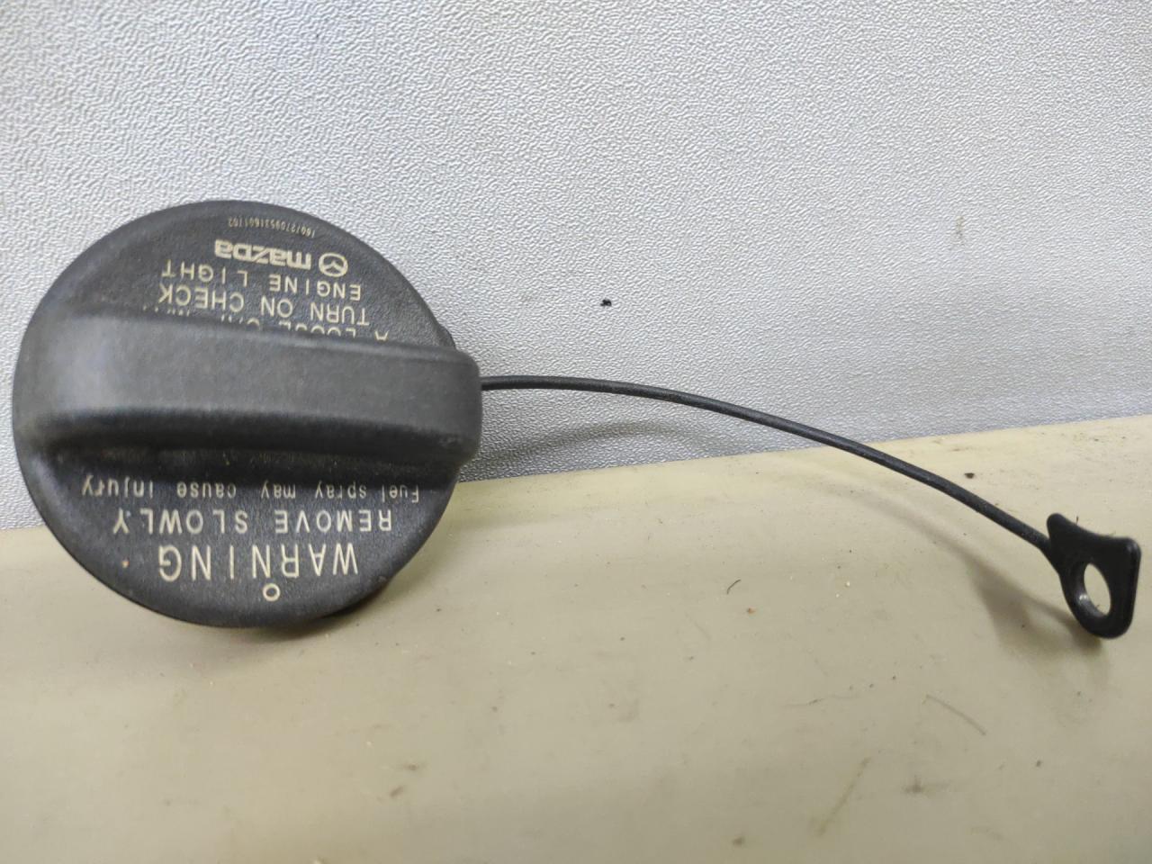 пробка топливного бака Mazda CX-9 2 поколение TC 2017, 2.5 л., PY-VPS, бензин, АКПП, серый, передний привод - фото №1