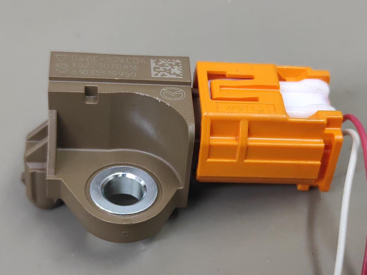 датчик удара Mazda CX-9 2 поколение TC 2017, 2.5 л., PY-VPS, бензин, АКПП, серый, передний привод, G46C57KC0A, K0273070816 - фото №1