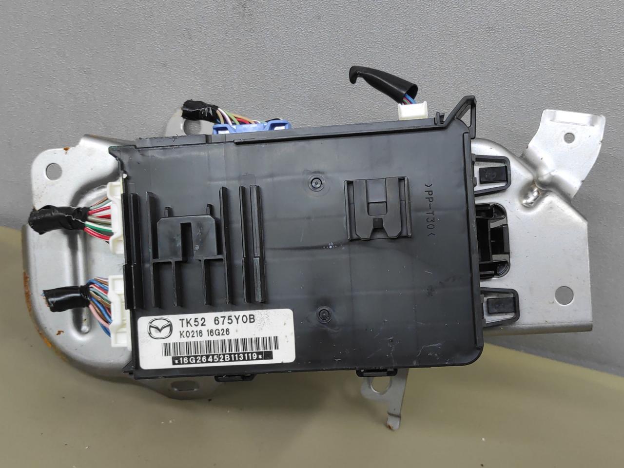 Блок управления BCM (Body Control Module) Mazda CX-9 2 поколение TC 2017, 2.5 л., PY-VPS, бензин, АКПП, серый, передний привод, TK52675Y0B - фото №1