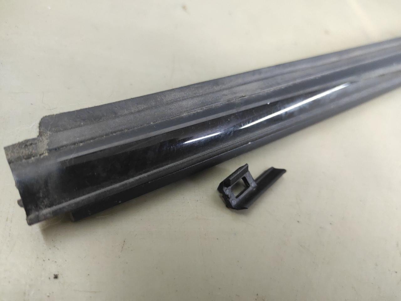 Молдинг стекла двери наружный Suzuki Kizashi 1 поколение RE91S 2012, 2.4 л., J24B, бензин, АКПП, rhfcysq, седан, передний привод, правый руль - фото №1