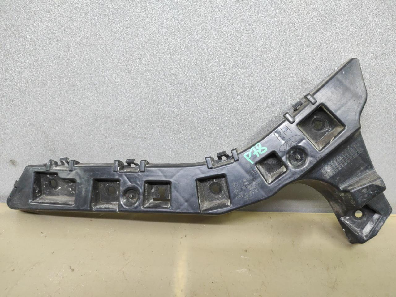 Крепление бампера заднего Ford Fusion (USA) 2 поколение 2013, 1.6 л., бензин, АКПП, белый перламутр, седан, передний привод, DS7317A881A - фото №1