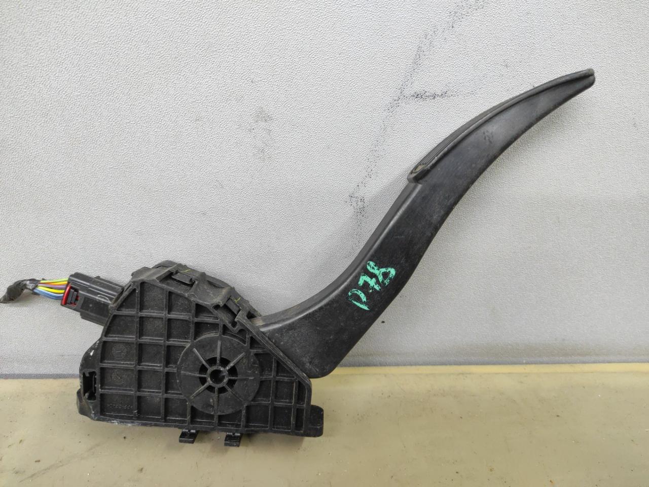 педаль Ford Fusion (USA) 2 поколение 2013, 1.6 л., бензин, АКПП, белый перламутр, седан, передний привод, DG9C9F836AB - фото №1