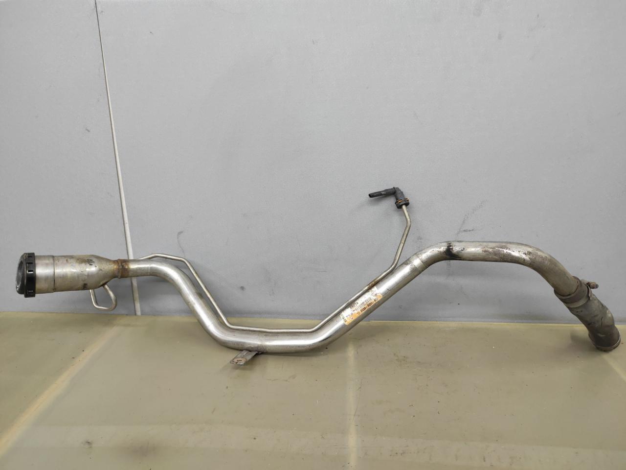 горловина топливного бака Ford Fusion (USA) 2 поколение 2013, 1.6 л., бензин, АКПП, белый перламутр, седан, передний привод, DG939034AG - фото №1