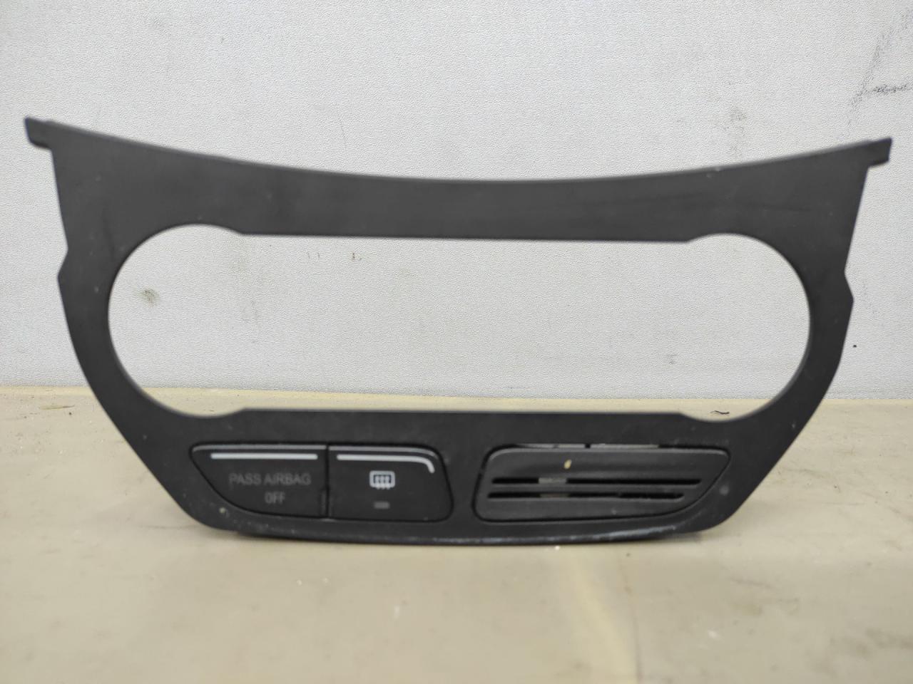 рамка блока управления климой Ford Escape 3 поколение C520 2014, 1.6 л., бензин, АКПП, красный, передний привод, CJ5418522BEW, 5049853 - фото №1