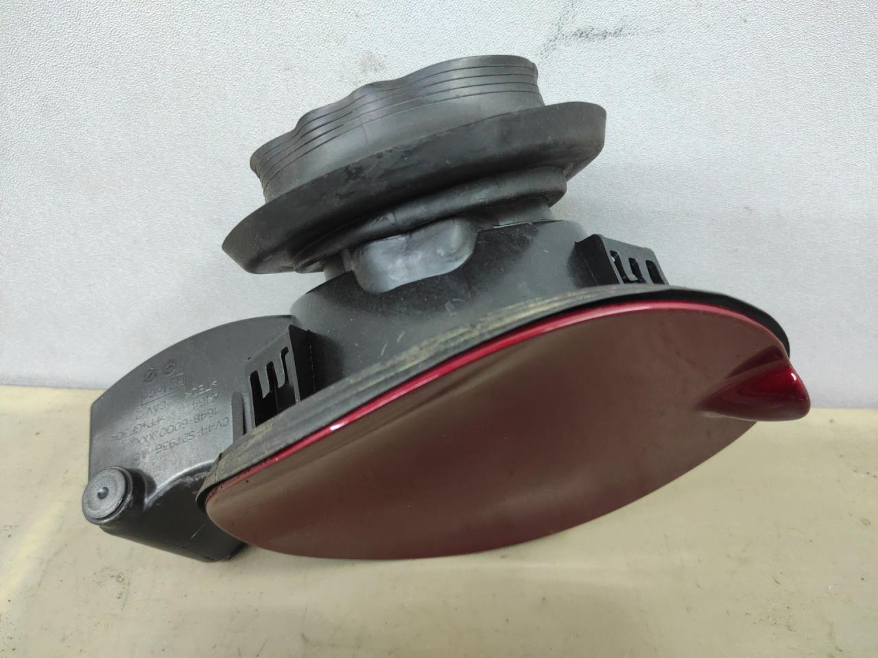 лючок топливного бака Ford Escape 3 поколение C520 2014, 1.6 л., бензин, АКПП, красный, передний привод, CV44S27936AC - фото №1