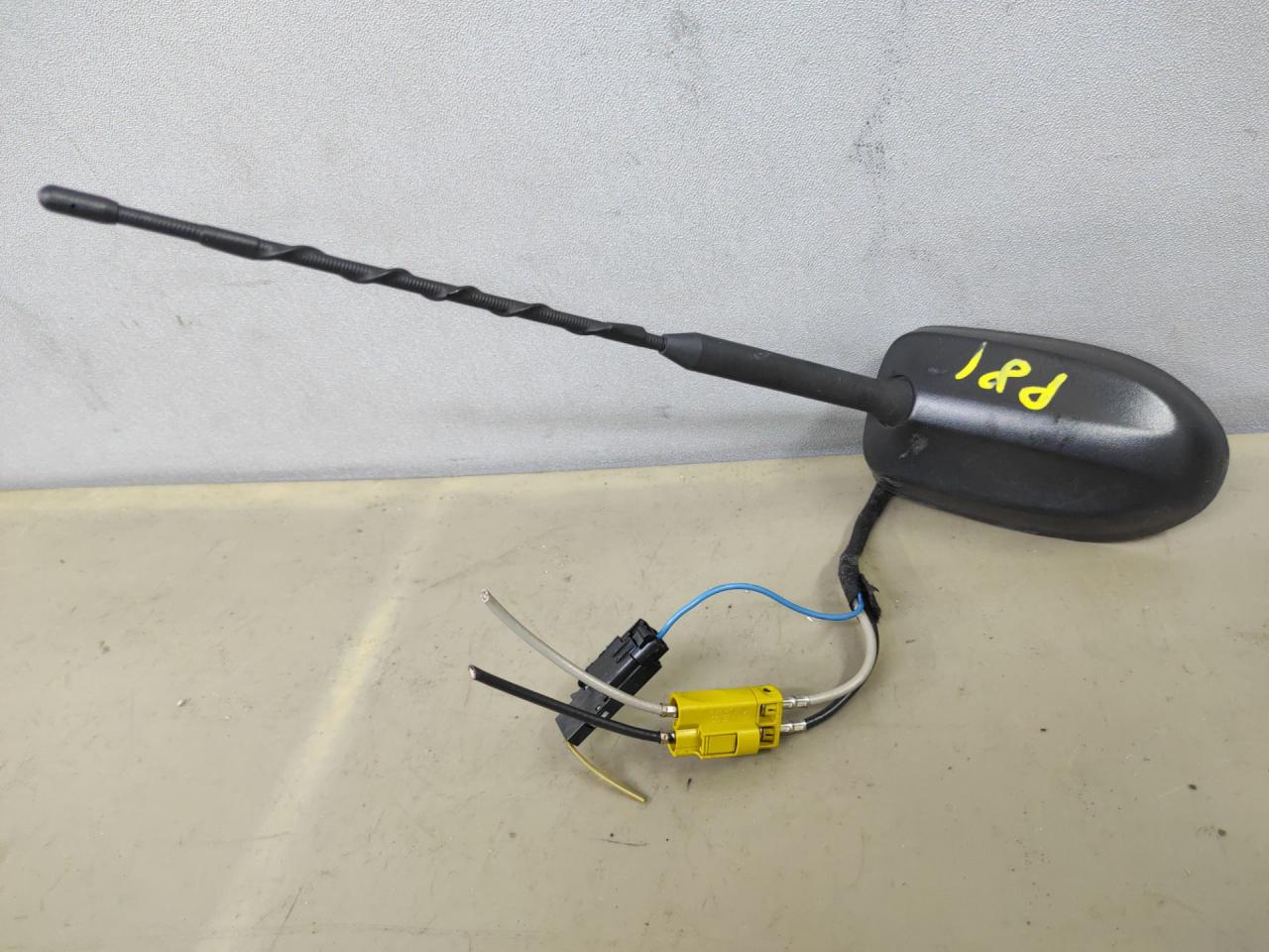 антенна Ford Escape 3 поколение C520 2014, 1.6 л., бензин, АКПП, красный, передний привод, DS7T19G461BF - фото №1