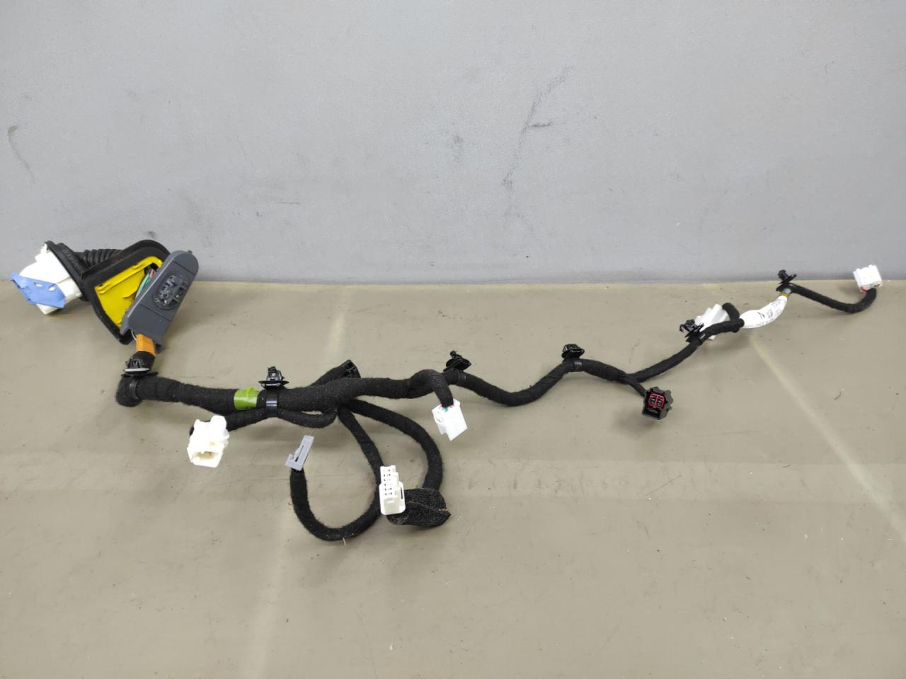 дверная проводка Mazda CX-9 2 поколение TC 2017, 2.5 л., PY-VPS, бензин, АКПП, серый, передний привод, TK7967200B - фото №1