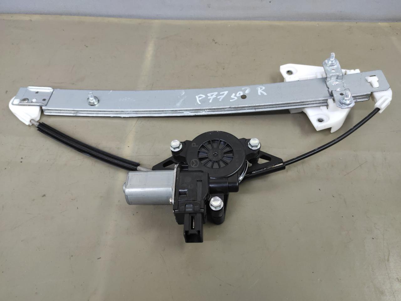 стеклоподъемник задний правый Mazda CX-9 2 поколение TC 2017, 2.5 л., PY-VPS, бензин, АКПП, серый, передний привод - фото №1