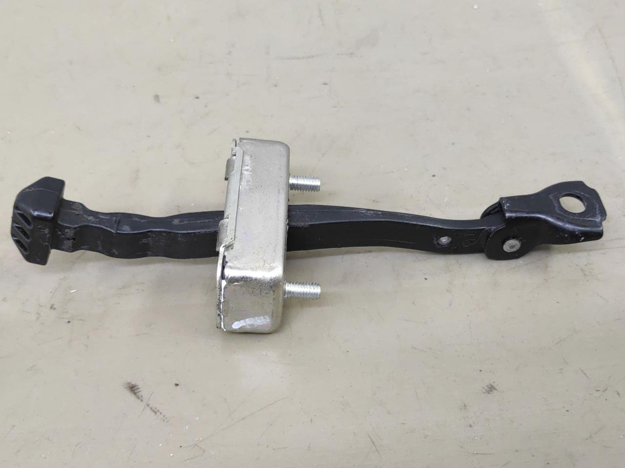 ограничитель открывания двери Mazda CX-9 2 поколение TC 2017, 2.5 л., PY-VPS, бензин, АКПП, серый, передний привод - фото №1