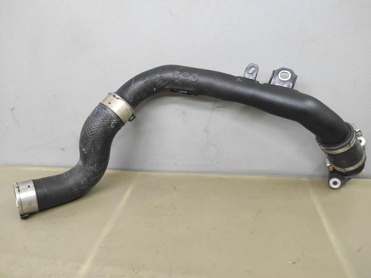 патрубок турбины Mazda CX-9 2 поколение TC 2020, 2.5 л., PY-VPS, бензин, АКПП, внедорожник 5 дв., полный привод, PY8W13241S5209 - фото №1