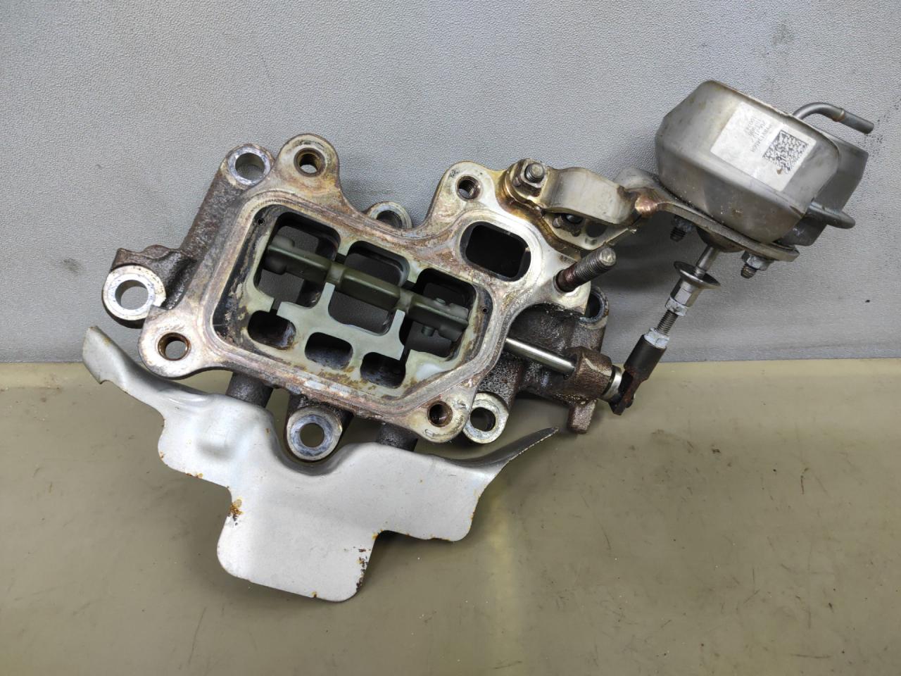 коллектор выпускной Mazda CX-9 2 поколение TC 2020, 2.5 л., PY-VPS, бензин, АКПП, внедорожник 5 дв., полный привод - фото №1