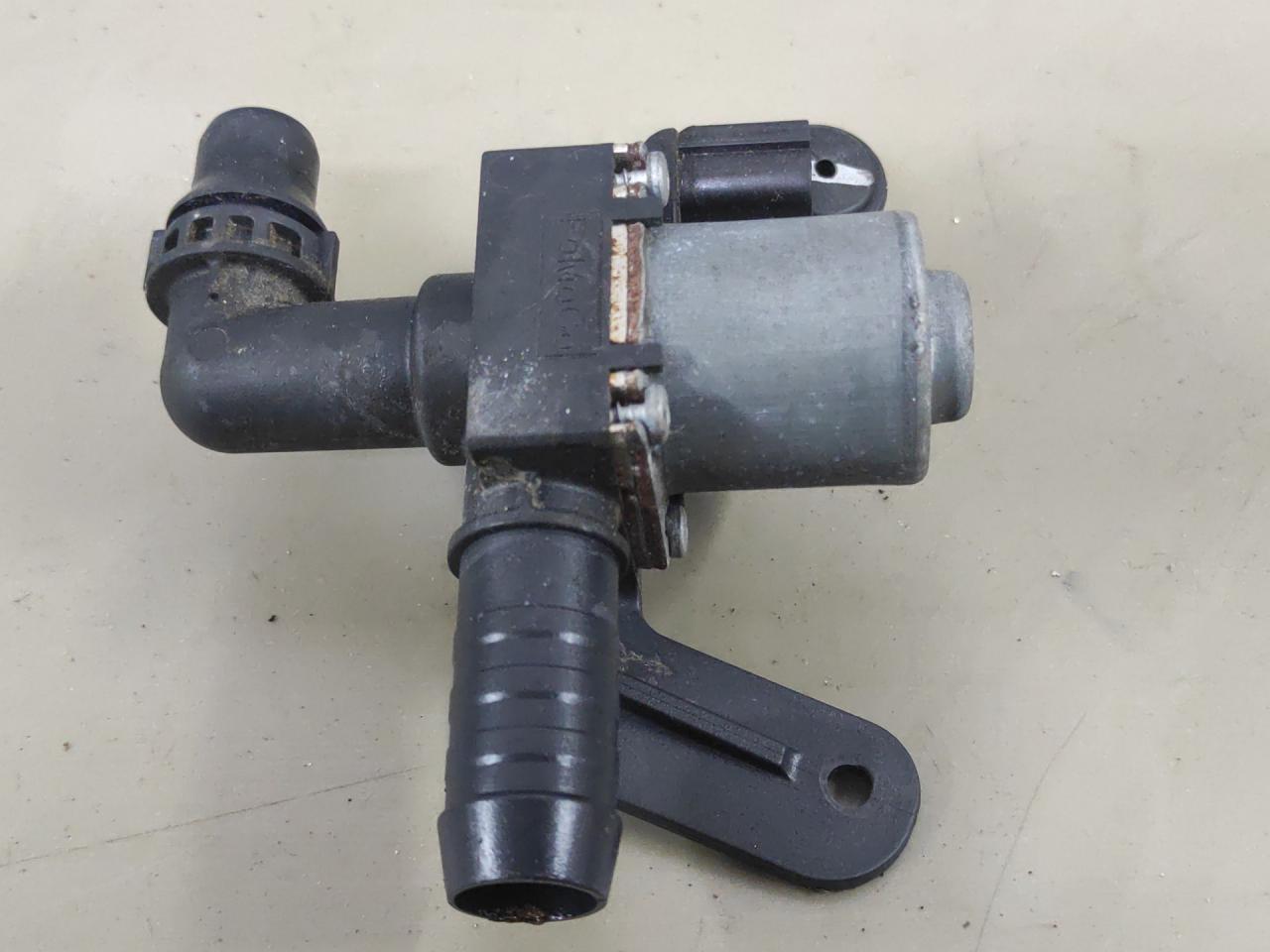 кран отопителя (печки) Ford Escape 3 поколение C520 2014, 1.6 л., бензин, АКПП, красный, передний привод, CV6118495TB - фото №1