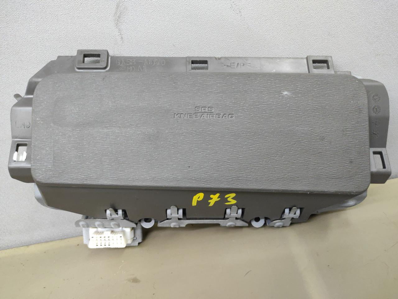подушка безопасности коленная Toyota Sienna 3 поколение 2014, 3.5 л., 2GR-FE, бензин, АКПП, черный, передний привод, GA513A0040 - фото №1