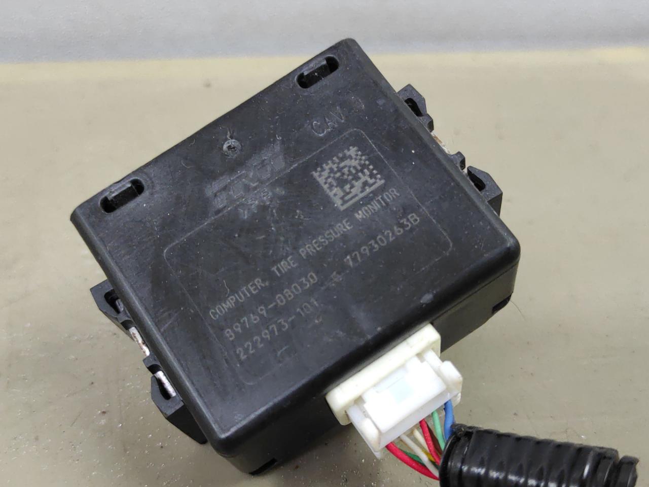 блок контроля давления в шинах Toyota Sienna 3 поколение 2014, 3.5 л., 2GR-FE, бензин, АКПП, черный, передний привод, 8976908030 - фото №1