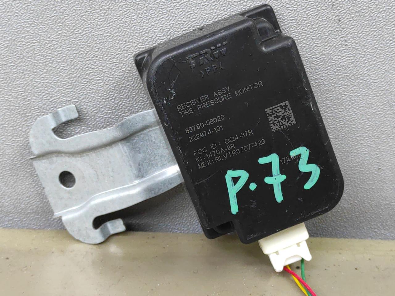 блок контроля давления в шинах Toyota Sienna 3 поколение 2014, 3.5 л., 2GR-FE, бензин, АКПП, черный, передний привод, 8976008020 - фото №1
