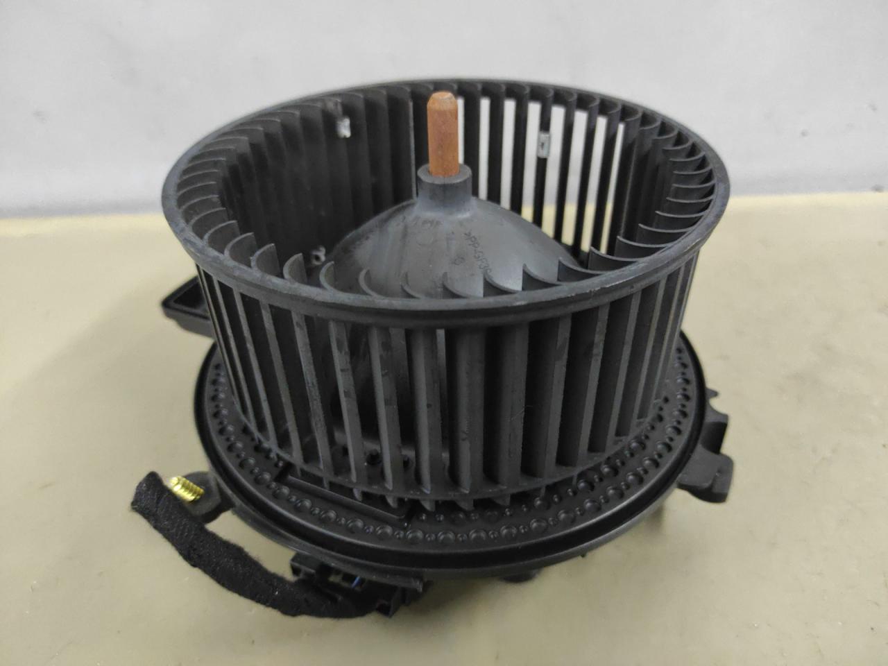 моторчик печки Chevrolet Cruze 2 поколение 2017, 1.4 л., бензин, АКПП, черный, седан, передний привод, DL950002 - фото №1