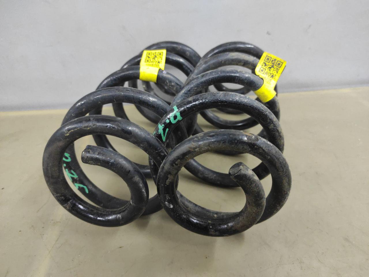 пружина задняя Chevrolet Cruze 2 поколение 2017, 1.4 л., бензин, АКПП, черный, седан, передний привод, 13366705 - фото №1