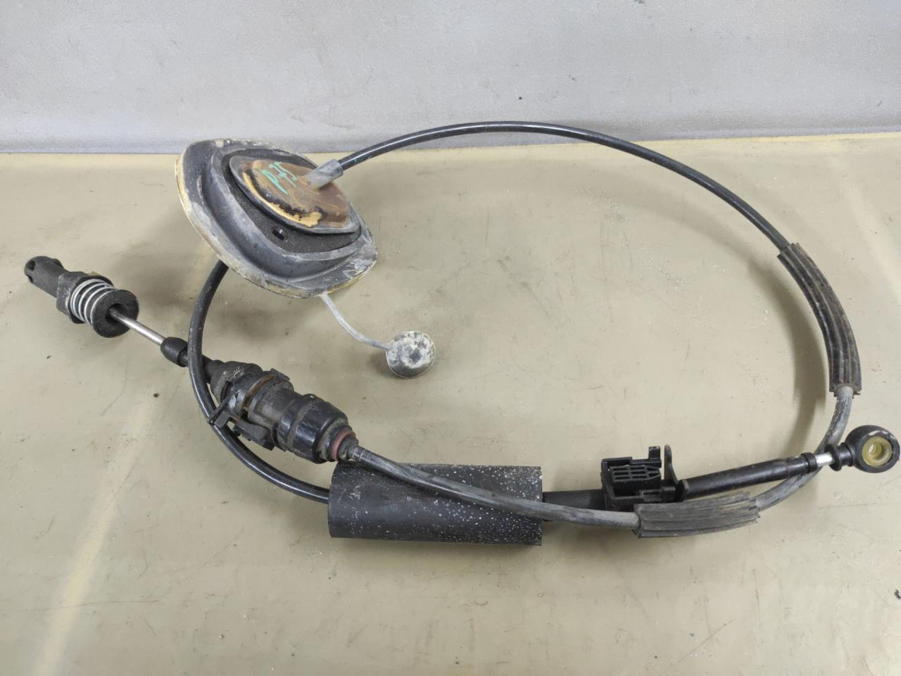 трос кулисы КПП Chevrolet Cruze 2 поколение 2017, 1.4 л., бензин, АКПП, черный, седан, передний привод - фото №1