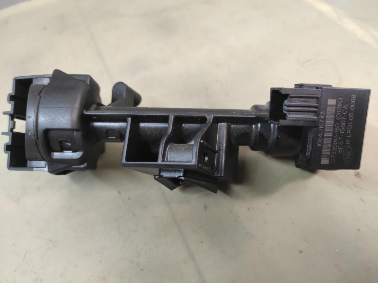 замок зажигания Ford Escape 3 поколение C520 2014, 1.6 л., бензин, АКПП, красный, передний привод, 1064U16743, BV6N3F642AE, 6E5T15607CA - фото №1