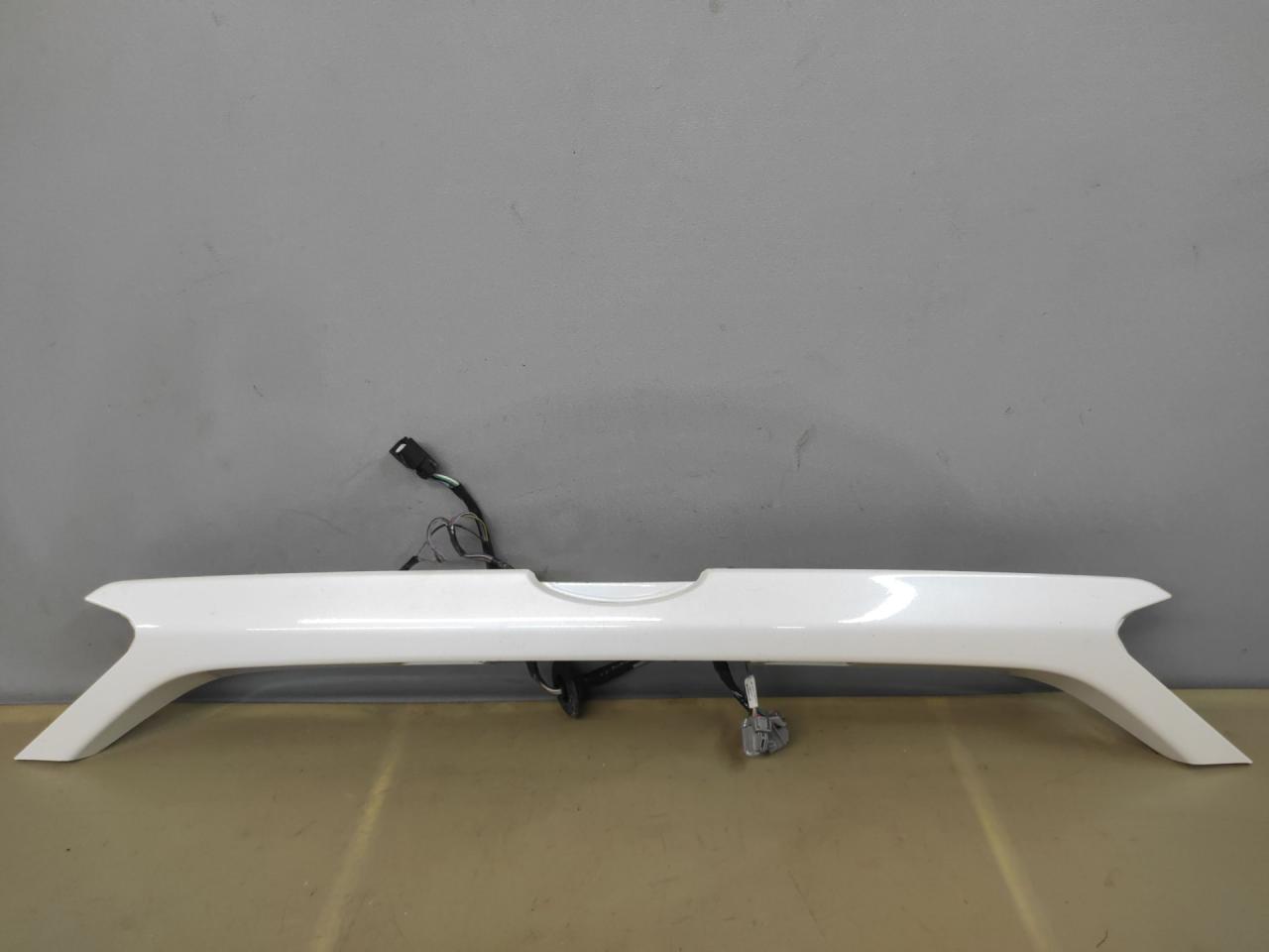 накладка двери (крышки) багажника Ford Fusion (USA) 2 поколение 2013, 1.6 л., бензин, АКПП, белый перламутр, седан, передний привод, 303293408, DS73F434049VJ - фото №1