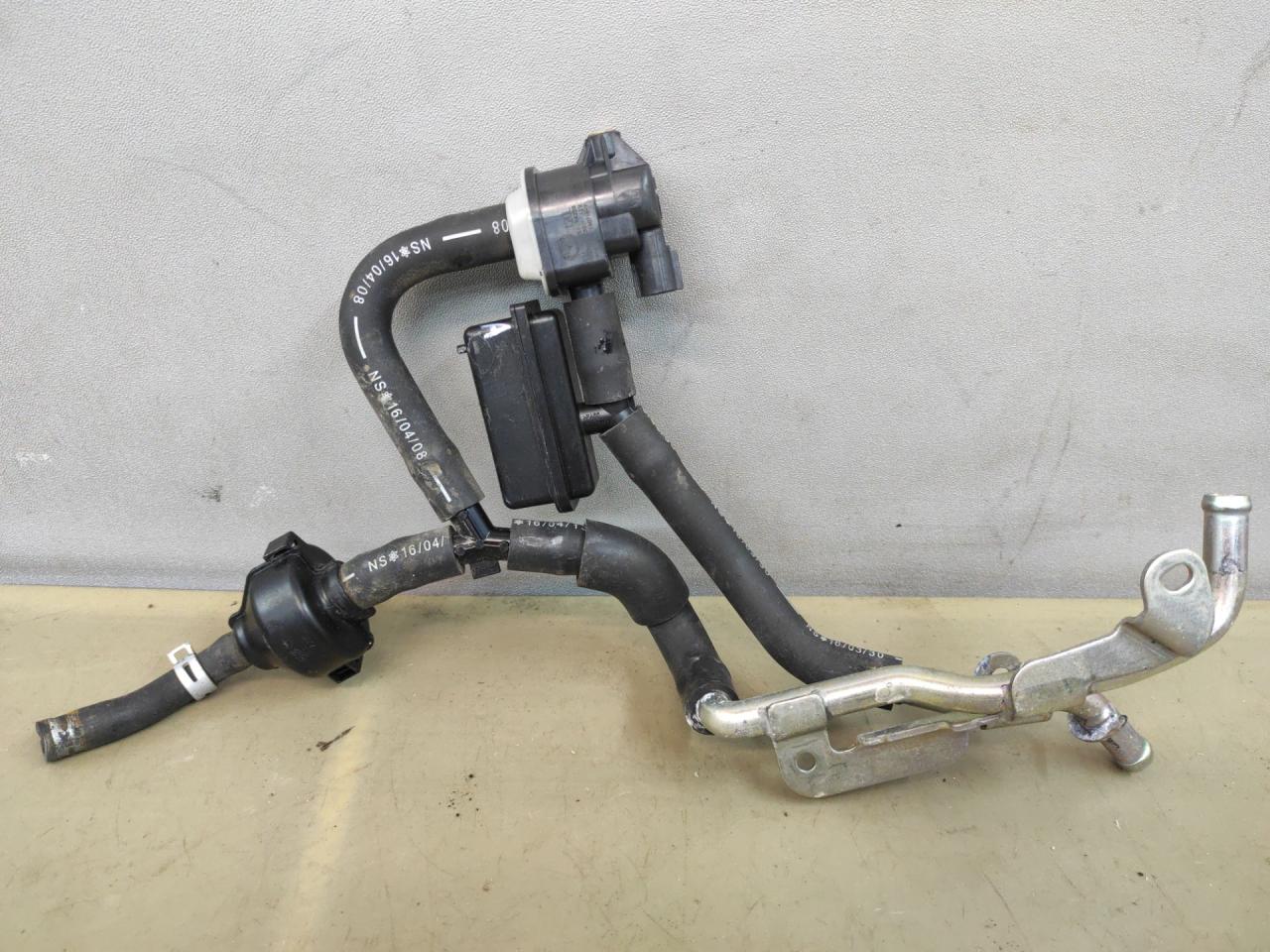 клапан вентиляции топливного бака Mazda CX-9 2 поколение TC 2017, 2.5 л., PY-VPS, бензин, АКПП, серый, передний привод - фото №1