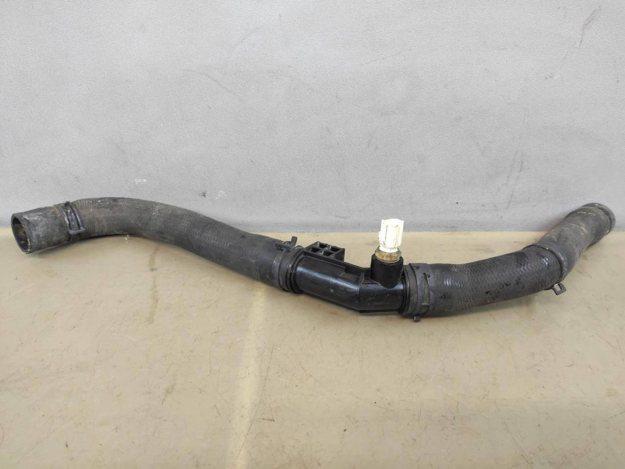 патрубок радиатора Mazda CX-9 2 поколение TC 2017, 2.5 л., PY-VPS, бензин, АКПП, серый, передний привод - фото №1