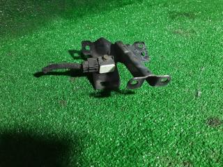 Распорка (растяжка) телевизора Mazda 3 1 поколение [рестайлинг] 2007, 2.0 л., LF17, бензин, АКПП, седан, передний привод, правый руль