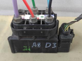 блок клапанов пневмоподвески Audi A8 D3/4E 2004, бензин, 4H0616013B