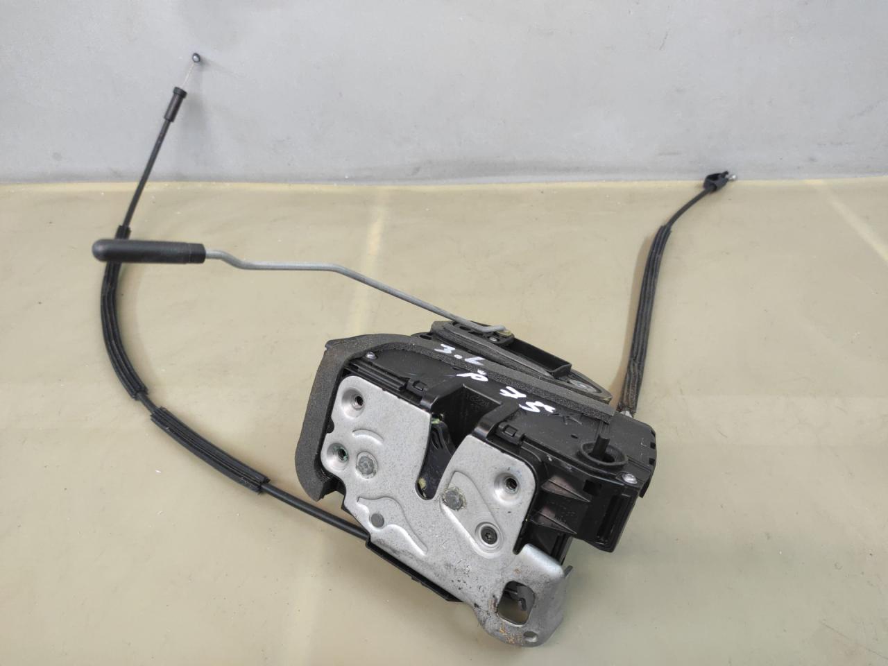 замок двери задней левой Chevrolet Cruze 2 поколение 2017, 1.4 л., бензин, АКПП, черный, седан, передний привод, 13596957 - фото №1