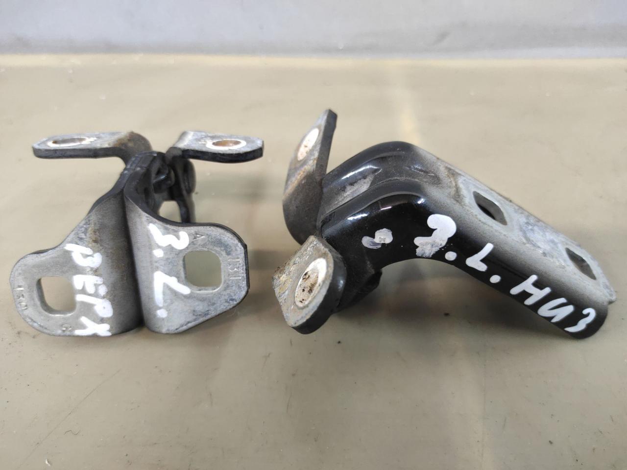 петля двери Chevrolet Cruze 2 поколение 2017, 1.4 л., бензин, АКПП, черный, седан, передний привод - фото №1