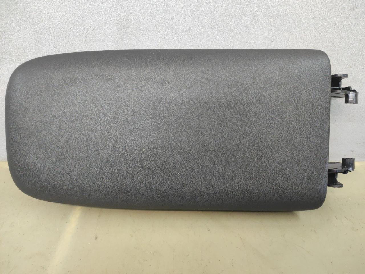 подлокотник Chevrolet Equinox 3 поколение 2018, 1.5 л., бензин, АКПП, серый 139х, минивэн, передний привод - фото №1