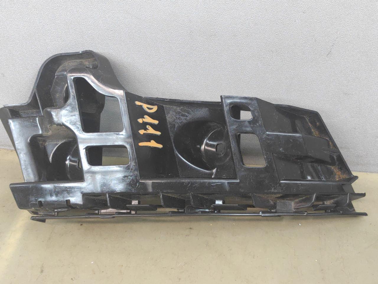 Крепление бампера заднего Volkswagen Jetta 7 поколение 2019, 1.4 л., бензин, АКПП, серый, седан, передний привод, 17A807453 - фото №1