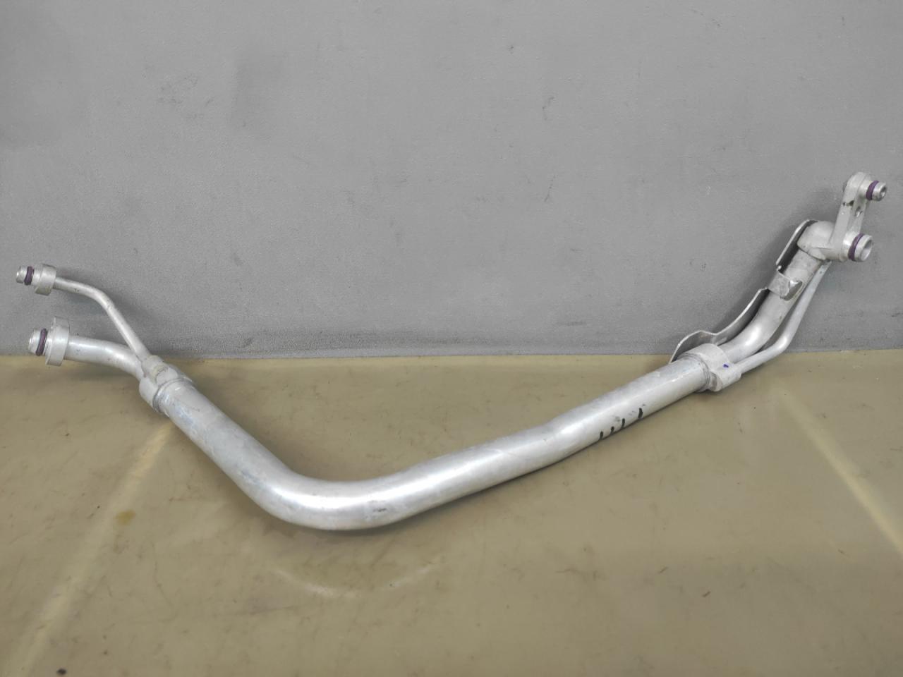 трубка кондиционера Volkswagen Jetta 7 поколение 2019, 1.4 л., бензин, АКПП, серый, седан, передний привод, 5QM816738A - фото №1