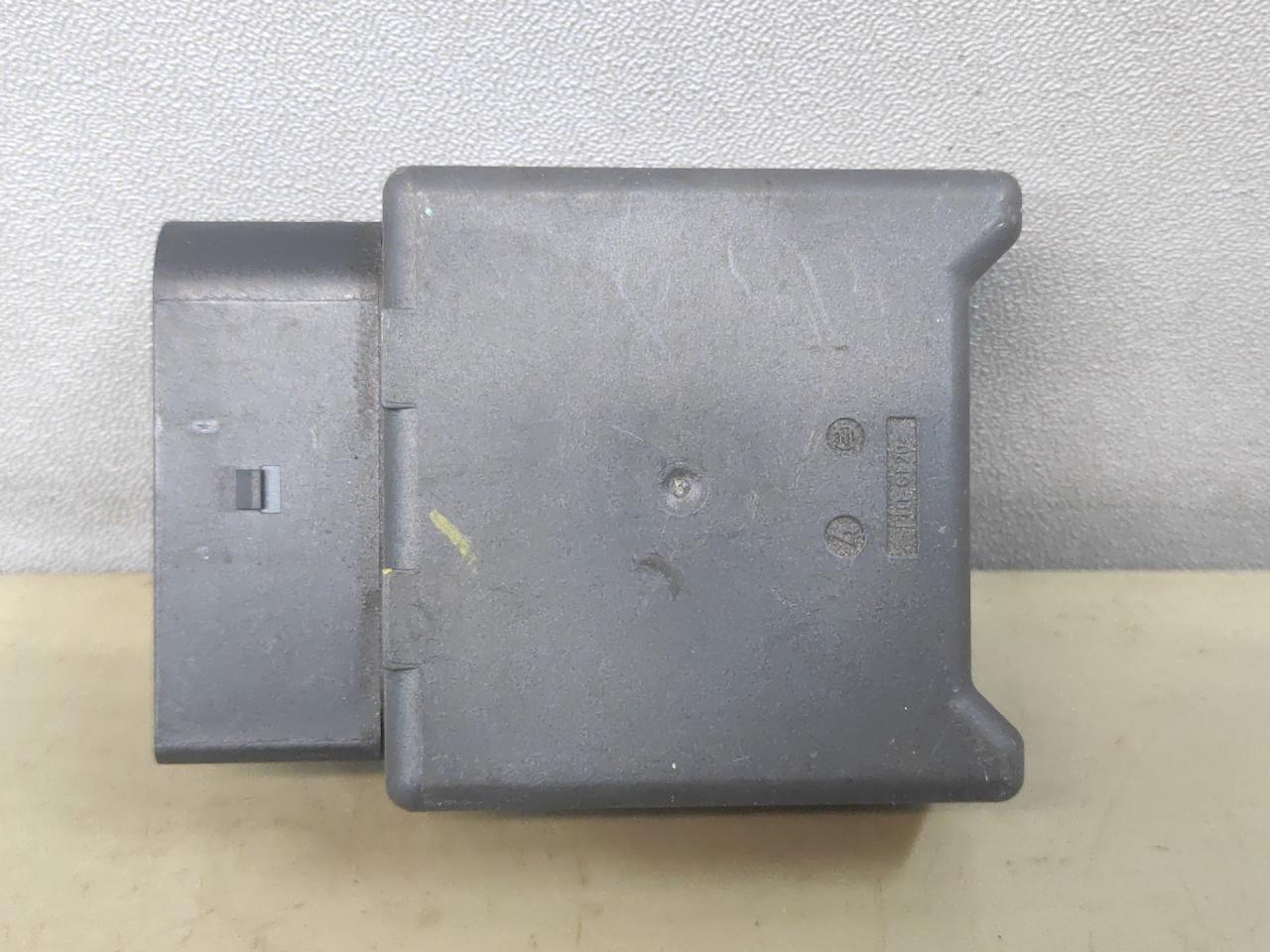 блок управления топливным насосом Volkswagen Jetta 7 поколение 2019, 1.4 л., бензин, АКПП, серый, седан, передний привод, 5Q0906093A - фото №1