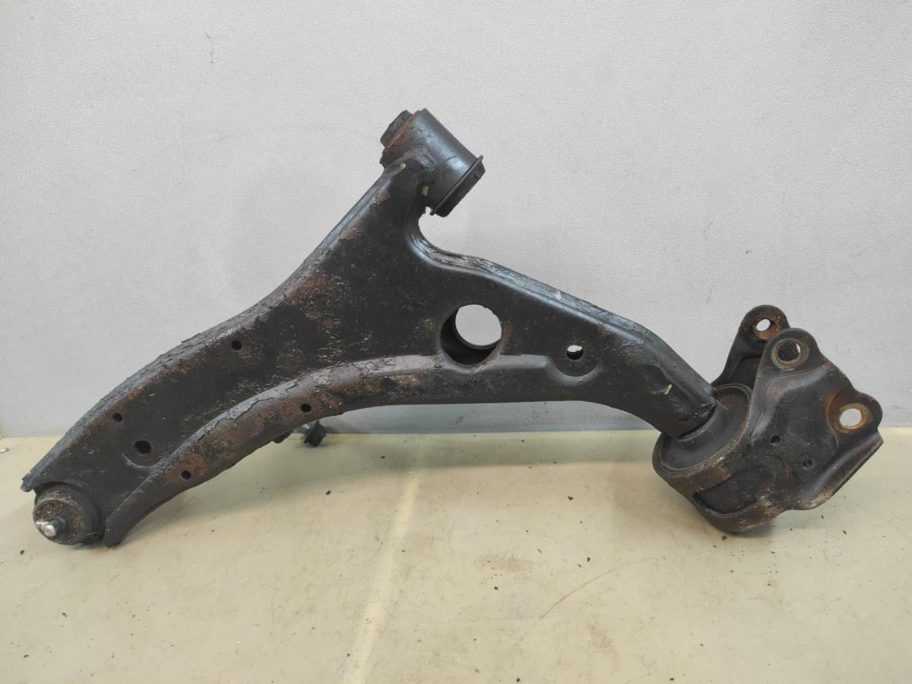 рычаг передний правый Ford Edge 1 поколение U387 2008 - фото №1