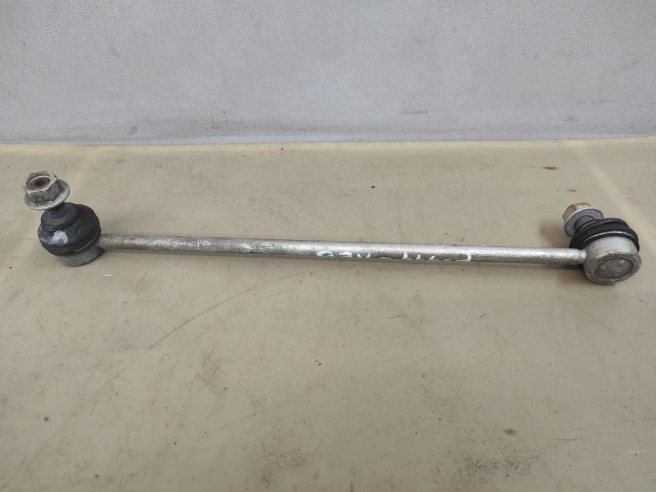 стойка стабилизатора Volkswagen Jetta 7 поколение 2019, 1.4 л., бензин, АКПП, серый, седан, передний привод - фото №1