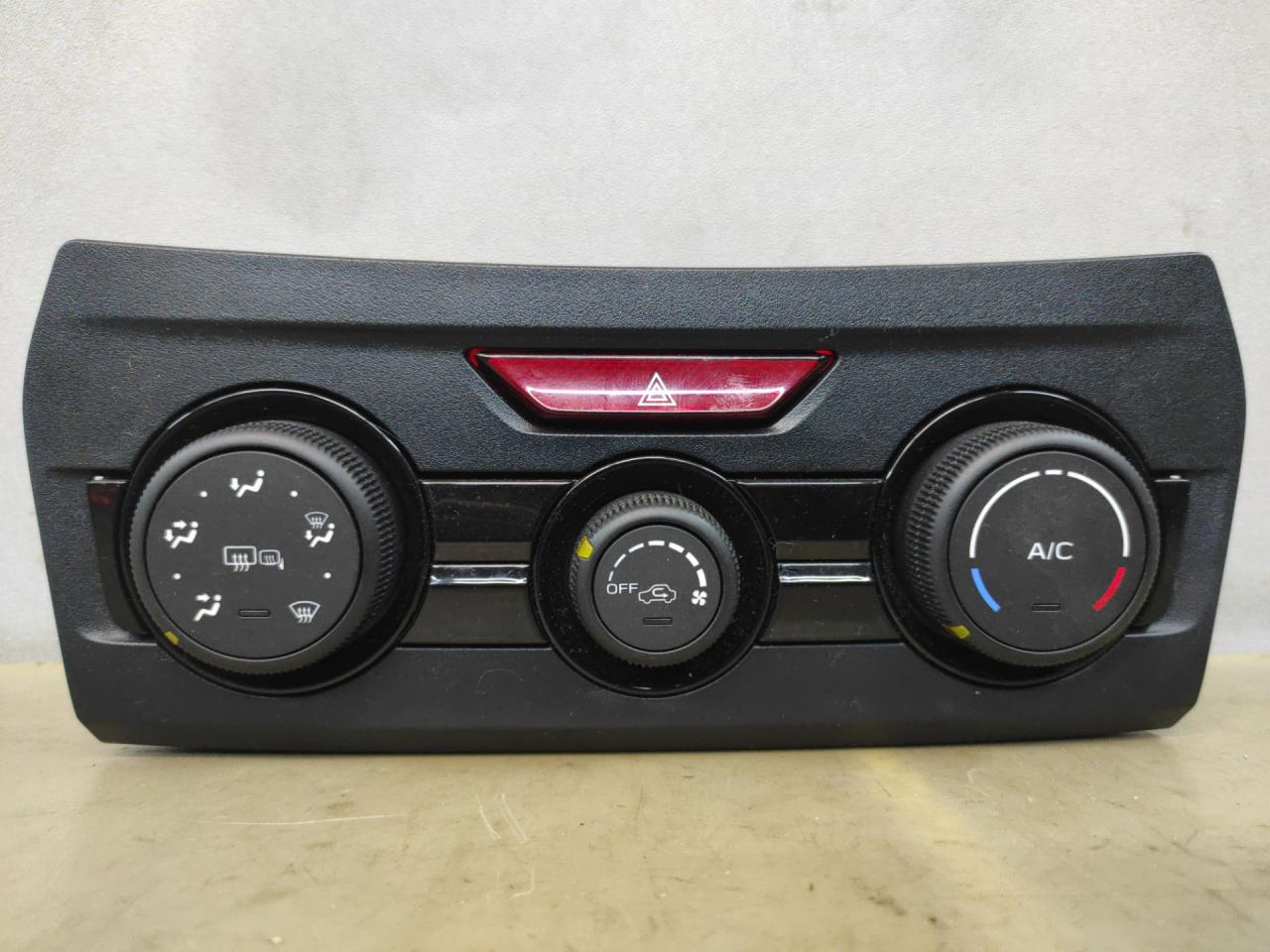 блок управления печки / климат-контроля Subaru Impreza 5 поколение (GK/GT) 2019, 2.0 л., бензин, вариатор, серый, седан, полный привод, 72311FL51A, AA0167831342 - фото №1