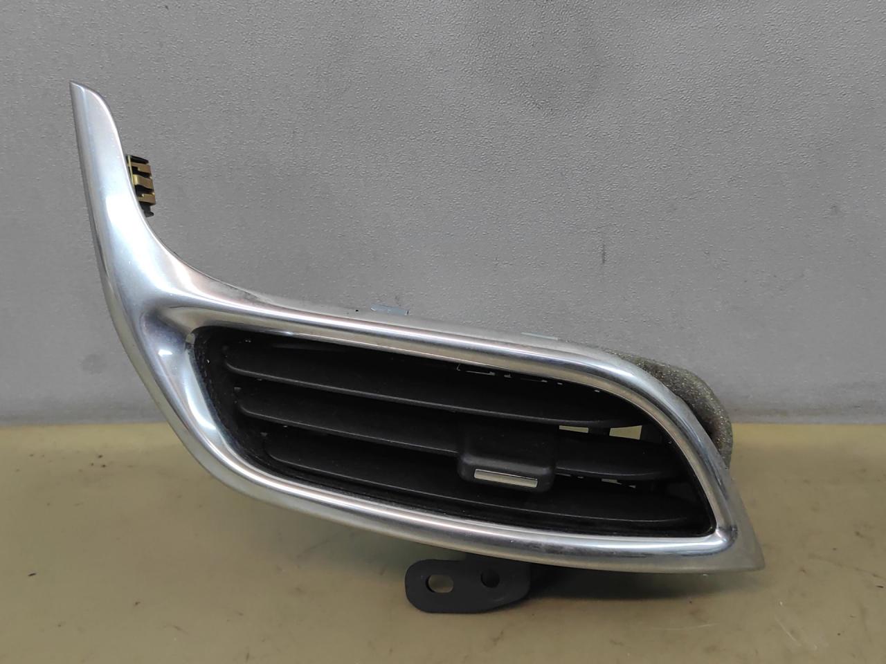 дефлектор обдува салона Chevrolet Equinox 3 поколение 2018, 1.5 л., бензин, АКПП, серый 139х, минивэн, передний привод, 84211437 - фото №1