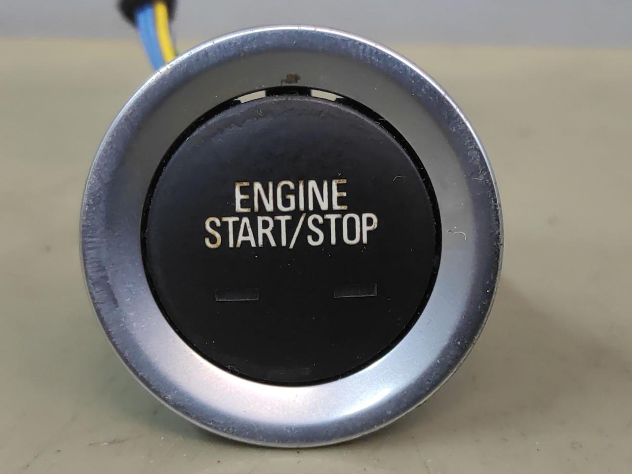 кнопка запуска двигателя Chevrolet Equinox 3 поколение 2019, 1.5 л., бензин, АКПП, белый 140х, минивэн, передний привод, 84179562 - фото №1