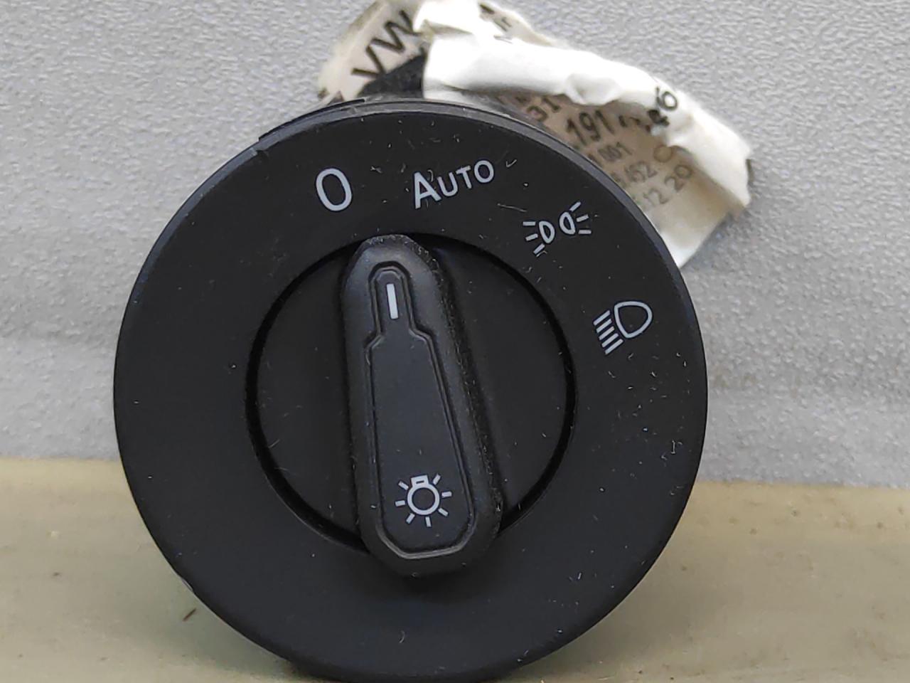 переключатель света Volkswagen Jetta 7 поколение 2019, 1.4 л., бензин, АКПП, серый, седан, передний привод, 91857SBO000WS - фото №1