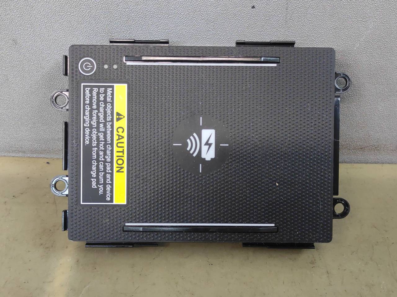 Беспроводное зарядное устройство Acura Integra 4 поколение 2024, 1.5 л., бензин, АКПП, синий, хетчбэк 5 дв., передний привод, 8A370T20A020M1 - фото №1