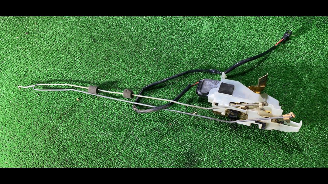 замок двери задней правой Mazda 323F BA 1997, 1.8 л., i, BP (DOHC), бензин, МКПП, темно-серый, хетчбэк 5 дв., передний привод, правый руль - фото №1