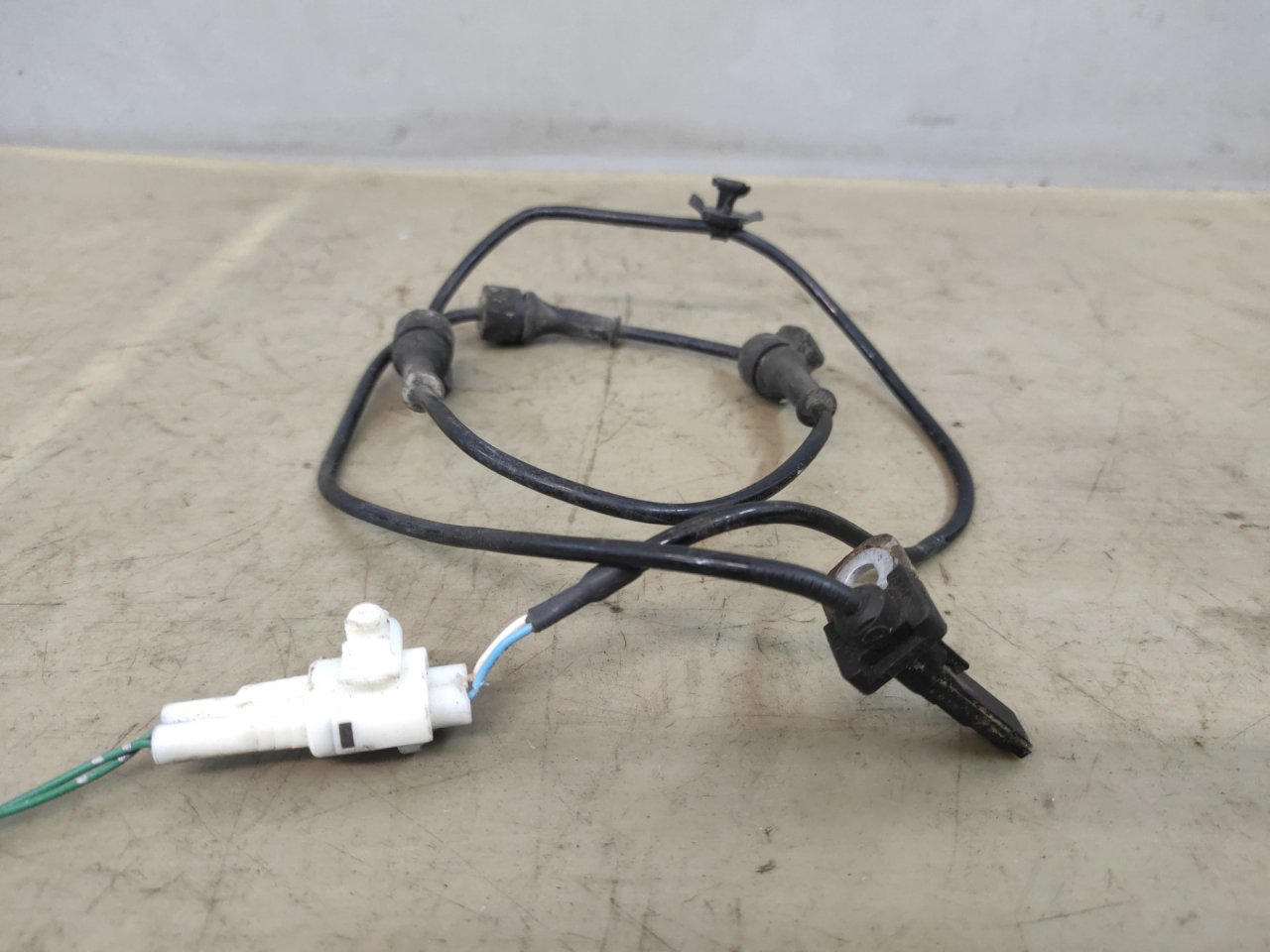 датчик ABS Suzuki Kizashi 1 поколение 2012, 2.4 л., J24B, бензин, АКПП, красный, седан, полный привод - фото №1