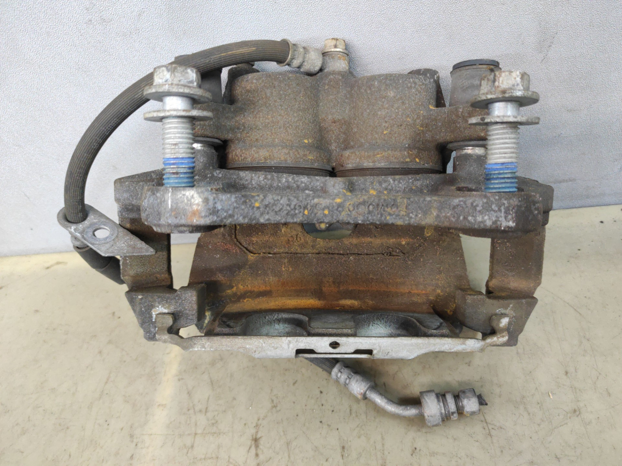 суппорт передний левый Ford Edge 2 поколение CD539 2018, 2.0 л., бензин, АКПП, черный, внедорожник 5 дв., полный привод, F2GC2011NC, E1GC2B302AA - фото №1