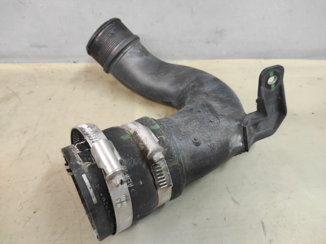 патрубок интеркулера Ford Edge 2 поколение CD539 2018, 2.0 л., бензин, АКПП, черный, внедорожник 5 дв., полный привод, F0G36P074DA - фото №1